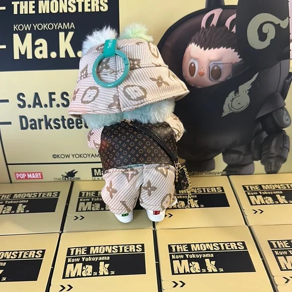 Ma.K Designer Monster Doll with Brown and Cream Outfit - Picture 4 of 4